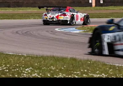 BMW Z4 GT3 2015 — Coupé sportif légendaire, 515 ch, quasi neuf à 6200 km — Seitenansicht