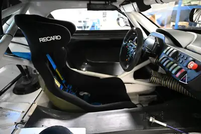 BMW Z4 GT3 2015 — Coupé sportif légendaire, 515 ch, quasi neuf à 6200 km — Detail