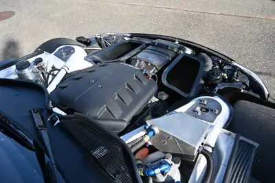 BMW Z4 GT3 2015 — Coupé sportif légendaire, 515 ch, quasi neuf à 6200 km — Miniatur 12