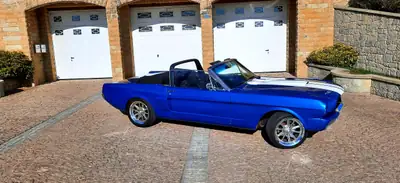 Ford Mustang Shelby 350 GT V8 390CV — Légende américaine cabriolet entièrement restaurée — Miniatur 13