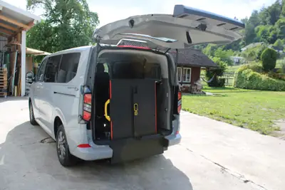 Ford Tourneo Custom Titanium L1 — Monospace familial spacieux, motorisation diesel efficace — arrière