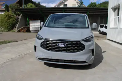 Ford Tourneo Custom Titanium L1 — Monospace familial spacieux, motorisation diesel efficace — côté