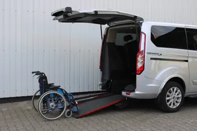 Ford Tourneo Custom Titanium L1 — Monospace familial spacieux, motorisation diesel efficace — Miniature 7