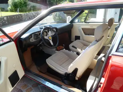 Ferrari 308 Dino GT4 Serie 1 1975 — Légende V8 rare, seulement 1'332 exemplaires produits — fianco