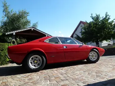 Ferrari 308 Dino GT4 Serie 1 1975 — Légende V8 rare, seulement 1'332 exemplaires produits — vista posteriore