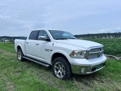 Dodge Ram Laramie 2019 — Pickup musclé 400 ch, transmission intégrale, entretien complet — Außenansicht