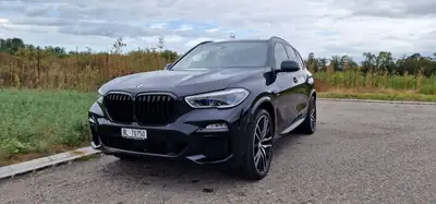 BMW X5 xDrive 48V 30d M Sport — SUV premium diesel hybride, 59 000 km — Heckansicht