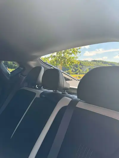 Kia EV6 77.4 kWh GT-Line 4x4 — SUV électrique haute performance, 23 600 km seulement — Miniature 9