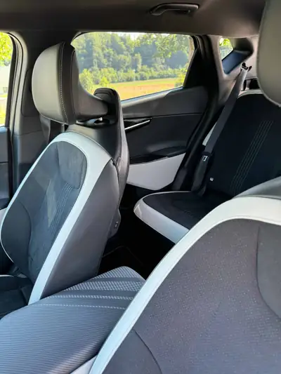 Kia EV6 77.4 kWh GT-Line 4x4 — SUV électrique haute performance, 23 600 km seulement — Miniature 12