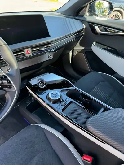 Kia EV6 77.4 kWh GT-Line 4x4 — SUV électrique haute performance, 23 600 km seulement — Miniature 11