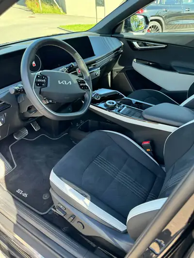 Kia EV6 77.4 kWh GT-Line 4x4 — SUV électrique haute performance, 23 600 km seulement — Miniature 10
