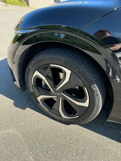 Kia EV6 77.4 kWh GT-Line 4x4 — SUV électrique haute performance, 23 600 km seulement — Miniature 14