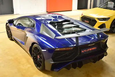 Lamborghini Aventador LP750-4 SuperVeloce Coupé — Supercar légendaire, 751 ch et prestige italien — détail