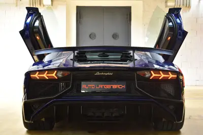 Lamborghini Aventador LP750-4 SuperVeloce Coupé — Supercar légendaire, 751 ch et prestige italien — Miniature 12