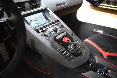 Lamborghini Aventador LP750-4 SuperVeloce Coupé — Supercar légendaire, 751 ch et prestige italien — Miniature 24