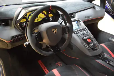 Lamborghini Aventador LP750-4 SuperVeloce Coupé — Supercar légendaire, 751 ch et prestige italien — Miniature 23
