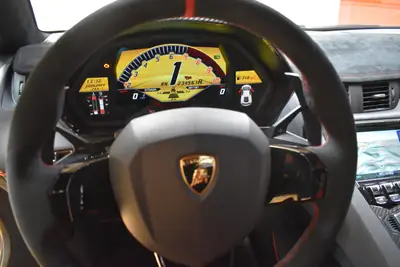 Lamborghini Aventador LP750-4 SuperVeloce Coupé — Supercar légendaire, 751 ch et prestige italien — Miniature 25