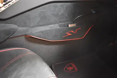 Lamborghini Aventador LP750-4 SuperVeloce Coupé — Supercar légendaire, 751 ch et prestige italien — Miniature 28