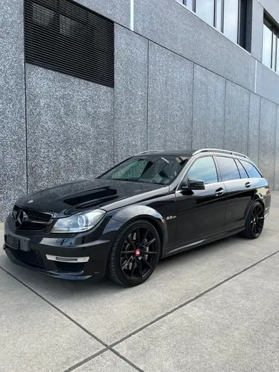 Mercedes-Benz C 63 AMG Avantgarde — Performance 457 ch, Break sportif entretenu Mercedes — vista esterna