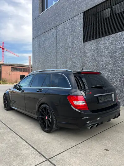 Mercedes-Benz C 63 AMG Avantgarde — Performance 457 ch, Break sportif entretenu Mercedes — interni