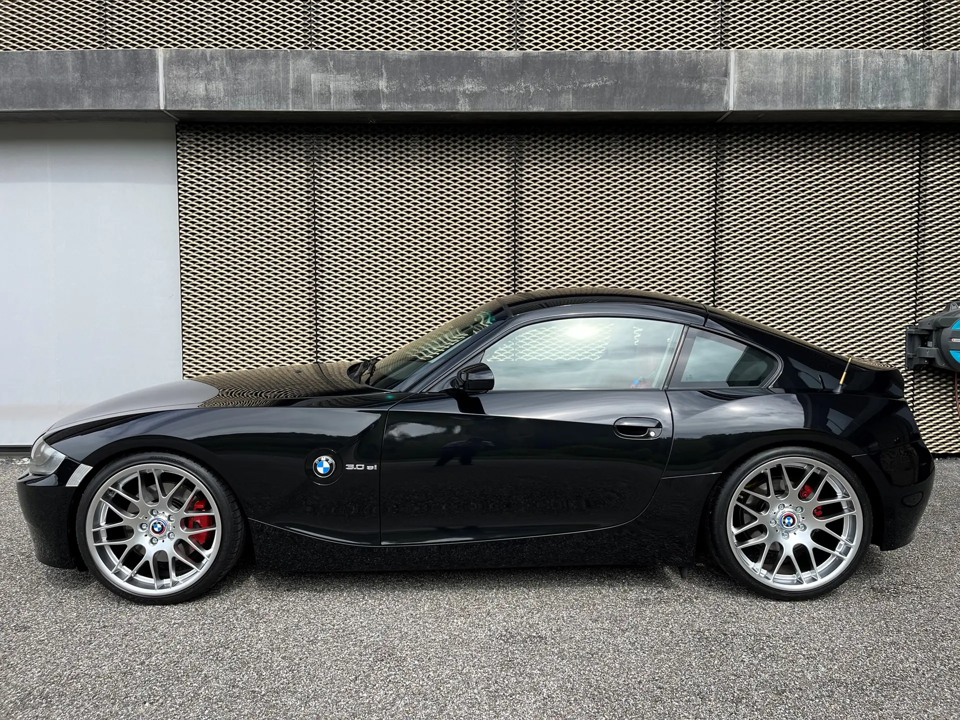 BMW Z4 Coupé 3.0si — Roadster sportif dynamique, entretien frais et MFK valide — vista esterna