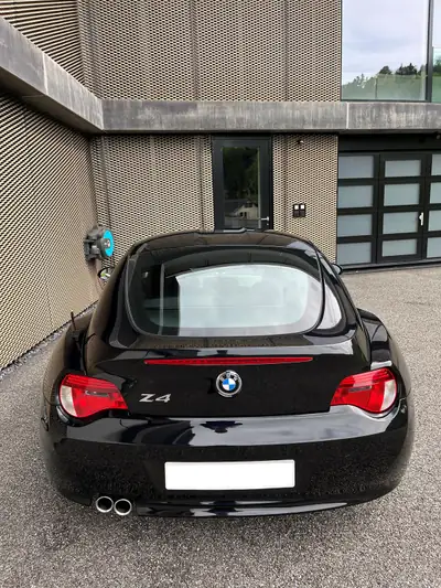 BMW Z4 Coupé 3.0si — Roadster sportif dynamique, entretien frais et MFK valide — interni