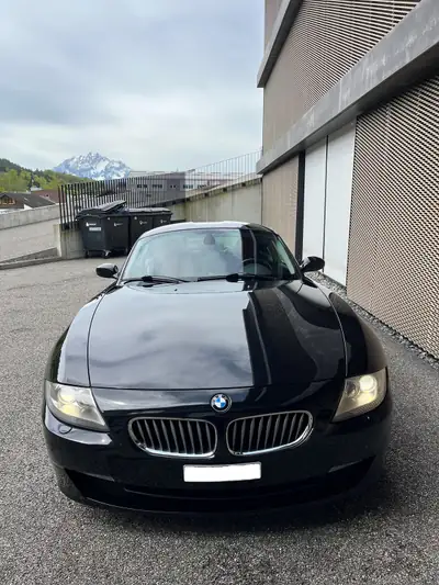 BMW Z4 Coupé 3.0si — Roadster sportif dynamique, entretien frais et MFK valide — cruscotto