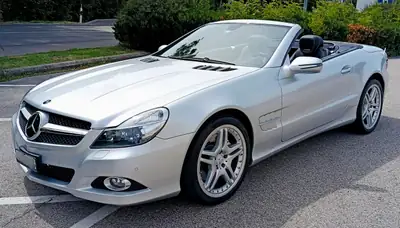 Mercedes-Benz SL 350 — Cabriolet légendaire, look AMG, entretien complet — Außenansicht