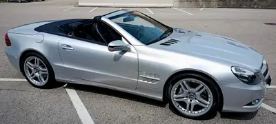 Mercedes-Benz SL 350 — Cabriolet légendaire, look AMG, entretien complet — Heckansicht