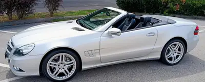 Mercedes-Benz SL 350 — Cabriolet légendaire, look AMG, entretien complet — Innenraum