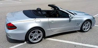 Mercedes-Benz SL 350 — Cabriolet légendaire, look AMG, entretien complet — Detail