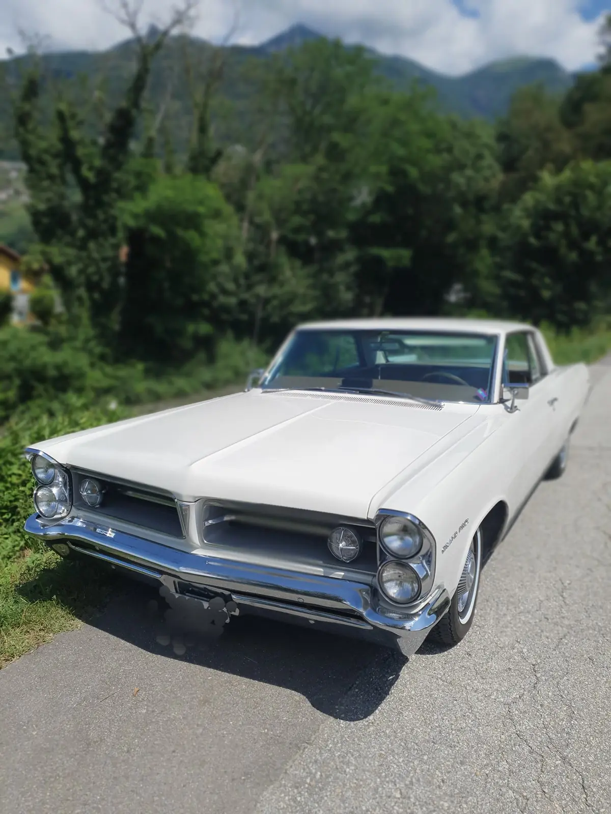Pontiac Grand Prix 1963 — Muscle car américain d'époque, 307 ch, kilométrage d'exception — vue extérieure