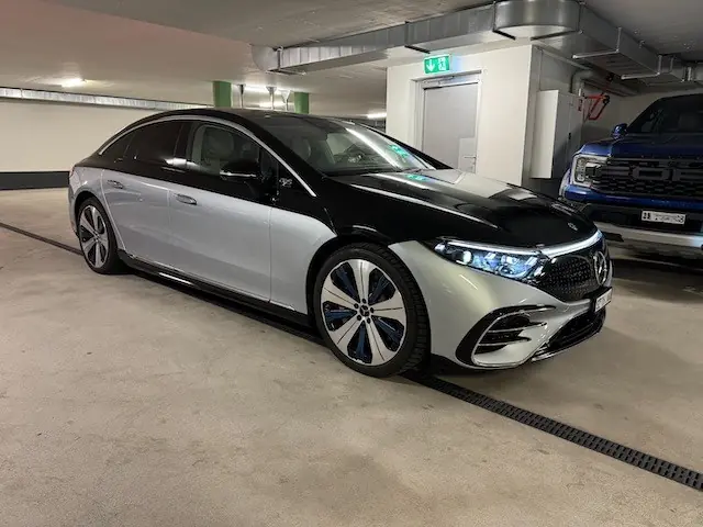 Mercedes-Benz EQS 580 4Matic — Berline électrique premium, 25 500 km seulement — vista esterna