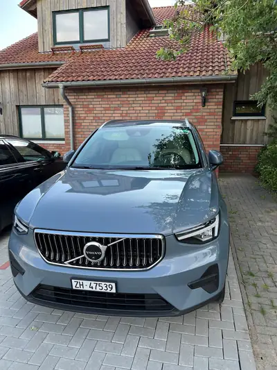Volvo XC40 T5 PHEV Ultimate — SUV hybride rechargeable, 30 000 km seulement — Seitenansicht