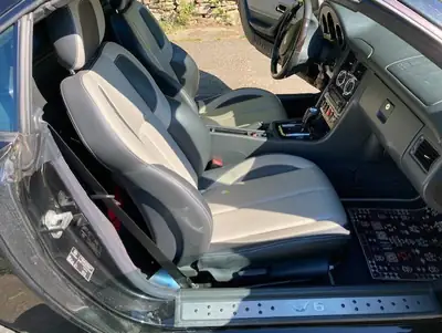 Mercedes-Benz SLK 320 Designo — Cabriolet sportif, 74'000 km, noir métallisé — Detail