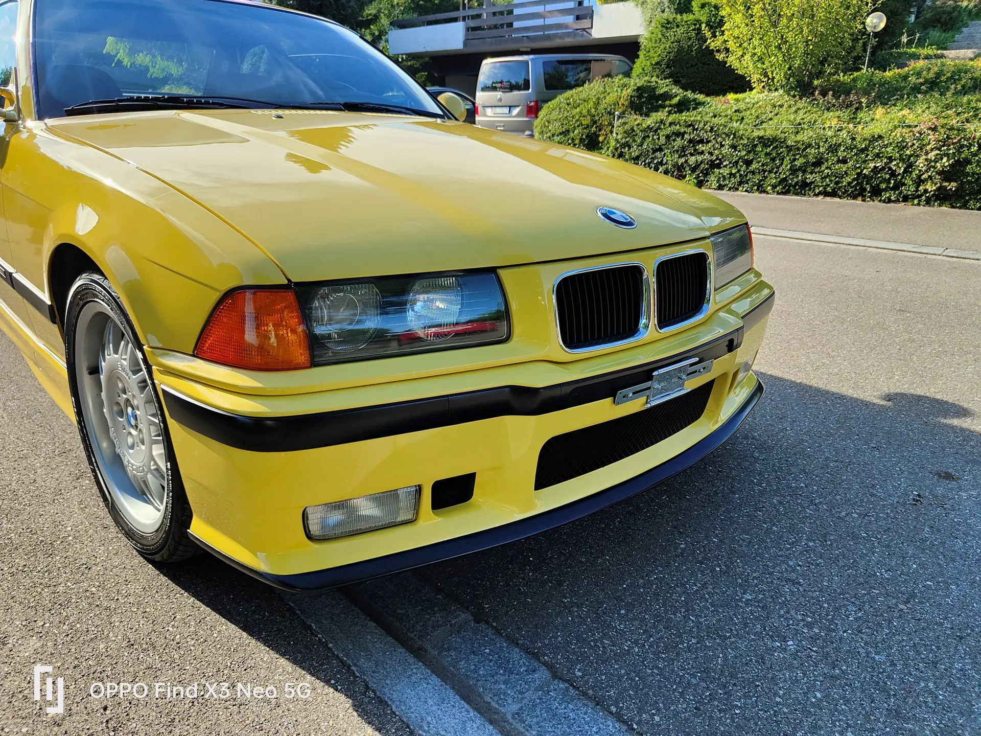 BMW M3 Coupé 1993 — Légende sportive jaune vif, 82 500 km seulement — vista esterna