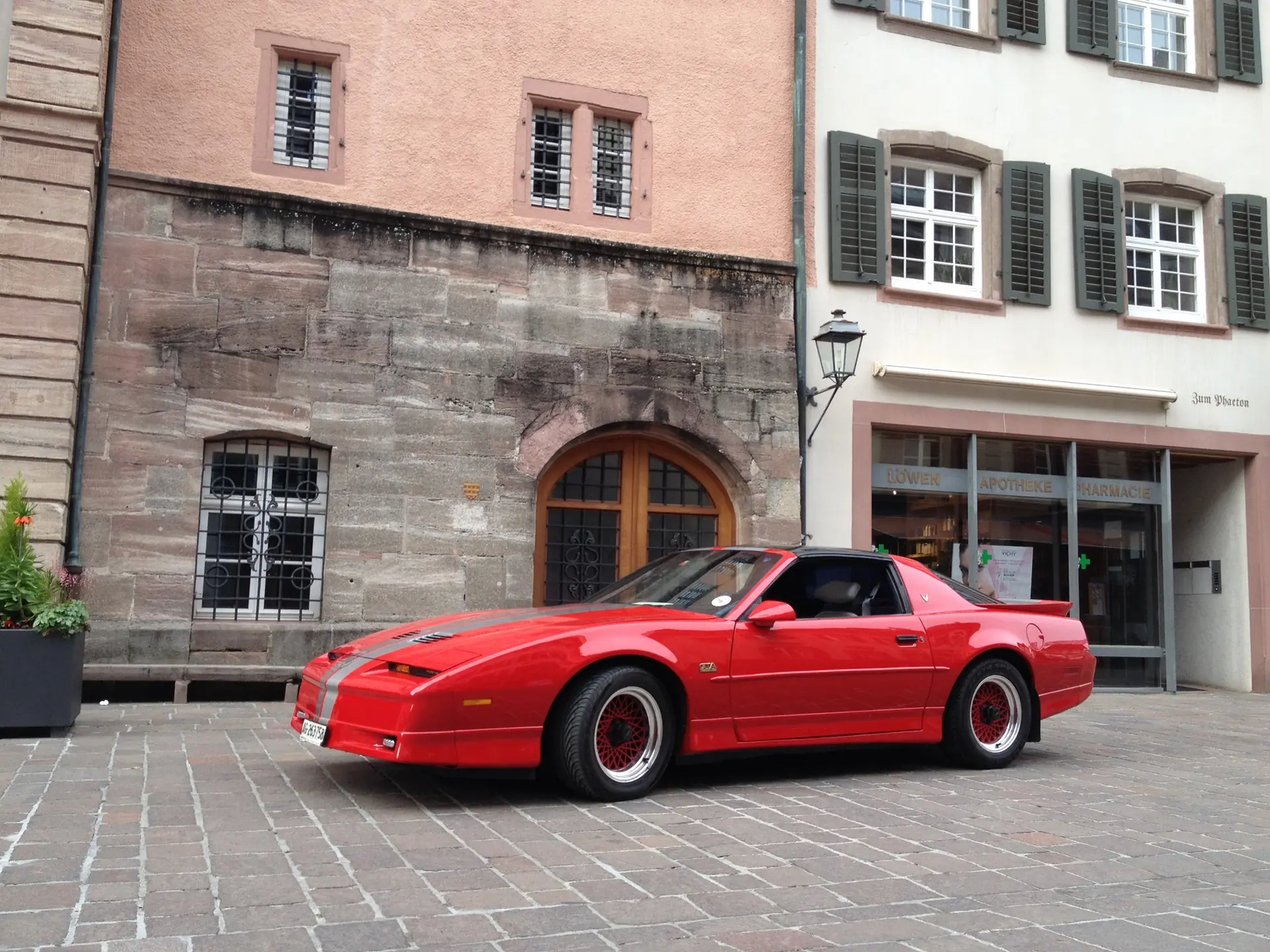 Pontiac Firebird TransAm GTA 1988 — Muscle car américain légendaire, toit Targa amovible — vue extérieure