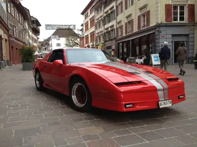 Pontiac Firebird TransAm GTA 1988 — Muscle car américain légendaire, toit Targa amovible — intérieur