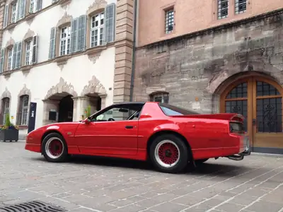Pontiac Firebird TransAm GTA 1988 — Muscle car américain légendaire, toit Targa amovible — Miniature 7