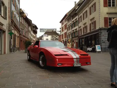 Pontiac Firebird TransAm GTA 1988 — Muscle car américain légendaire, toit Targa amovible — Miniature 8
