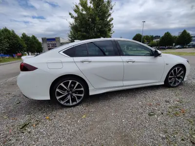 Opel Insignia GSI 260 ch — Berline sportive 4WD, 105'000 km, sans sinistre — Seitenansicht