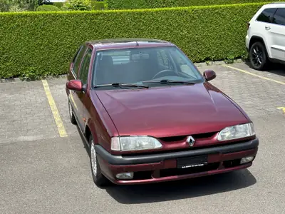 Renault R19 1.8 Baccara — Berline culte des années 90, toit ouvrant et clim — vista esterna