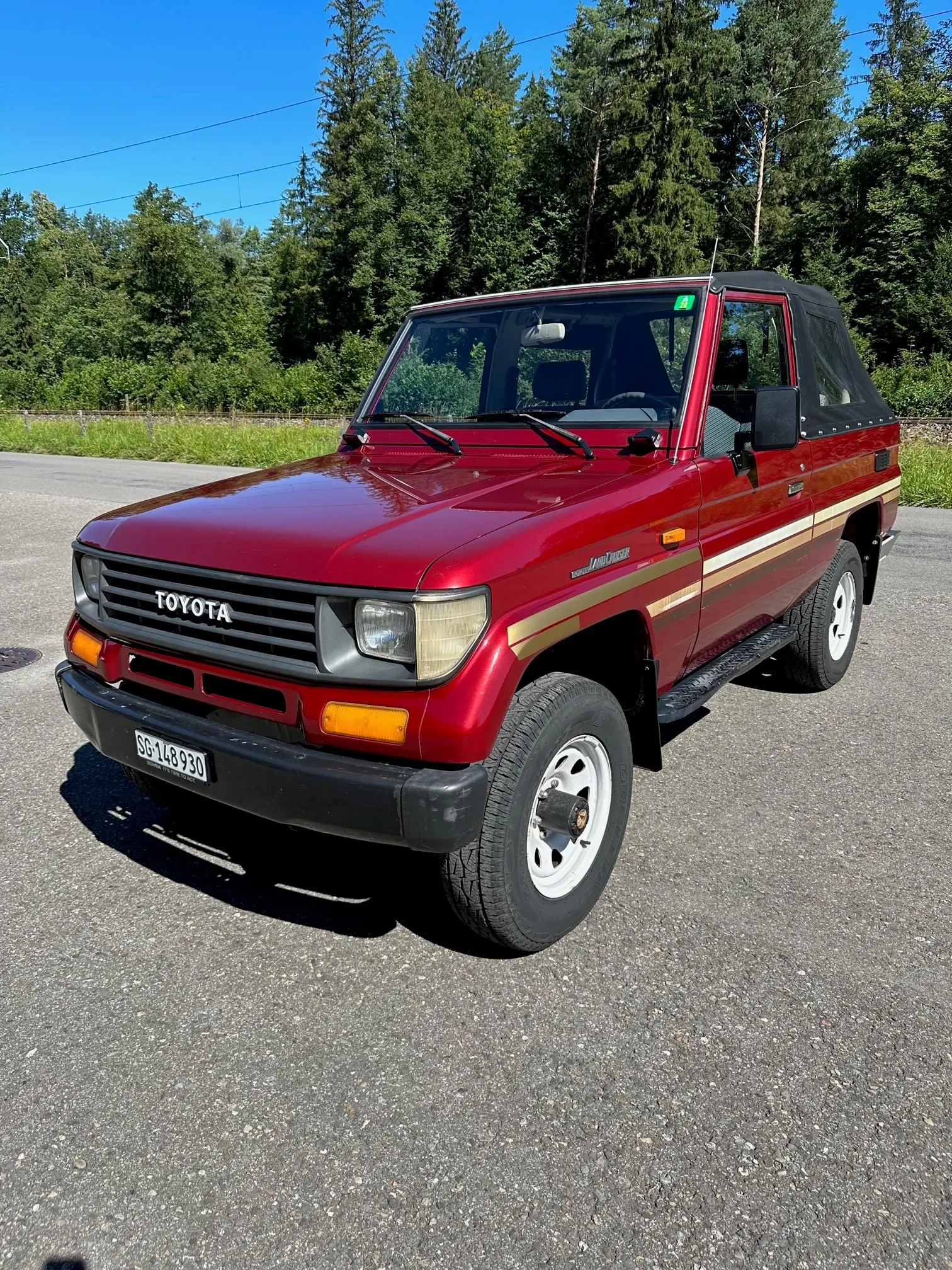 Toyota Land Cruiser Cabriolet 2.4 — Légende 4×4 tout-terrain, 154'000 km — vista esterna