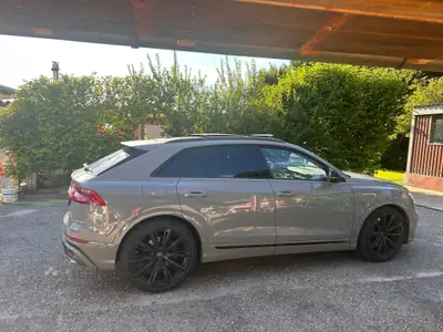 Audi SQ8 TFSI Quattro — SUV haute performance, 53'000 km seulement — Außenansicht