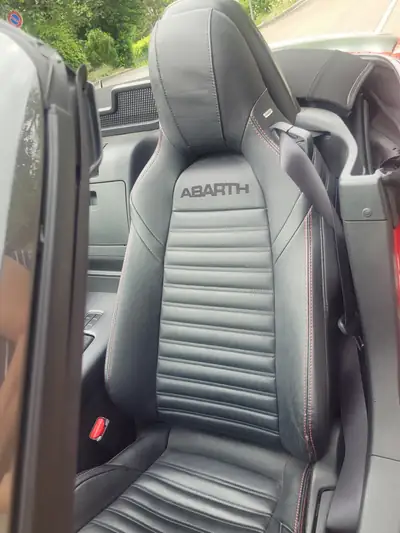 Fiat 124 Spider 1.4 TB Abarth — Cabriolet sportif manuel, entretien récent et faible kilométrage — détail