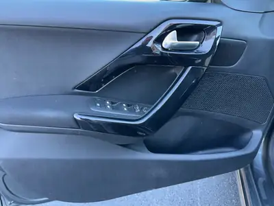 Peugeot 208 1.2 PureTech Access — Citadine fiable, faible kilométrage, équipée navigation — Thumbnail 12