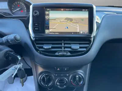 Peugeot 208 1.2 PureTech Access — Citadine fiable, faible kilométrage, équipée navigation — Thumbnail 15