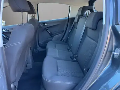 Peugeot 208 1.2 PureTech Access — Citadine fiable, faible kilométrage, équipée navigation — Thumbnail 13