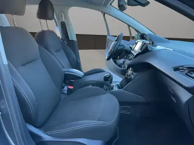 Peugeot 208 1.2 PureTech Access — Citadine fiable, faible kilométrage, équipée navigation — Thumbnail 17