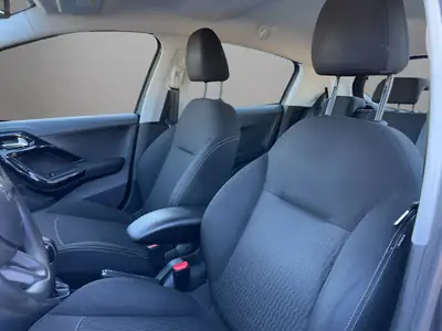Peugeot 208 1.2 PureTech Access — Citadine fiable, faible kilométrage, équipée navigation — Thumbnail 20
